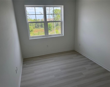 5579 Millenia Park Boulevard - Photo Thumbnail 8