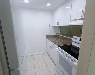 925 W Oak Ridge Road - Photo Thumbnail 2