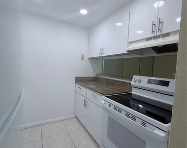 925 W Oak Ridge Road - Photo Thumbnail 4