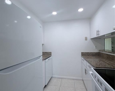925 W Oak Ridge Road - Photo Thumbnail 3