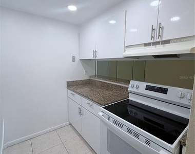 925 W Oak Ridge Road - Photo Thumbnail 1