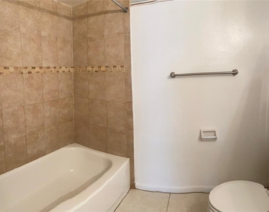 925 W Oak Ridge Road - Photo Thumbnail 10
