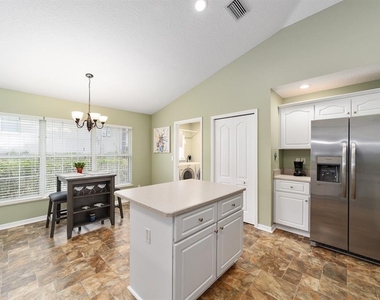 2656 Sw 20th Circle - Photo Thumbnail 5