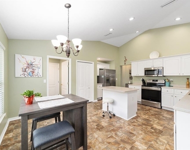 2656 Sw 20th Circle - Photo Thumbnail 6