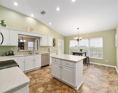 2656 Sw 20th Circle - Photo Thumbnail 3