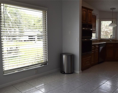 710 Cortez Avenue - Photo Thumbnail 6