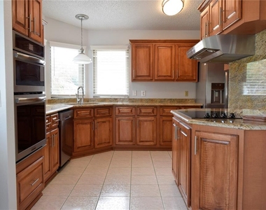 710 Cortez Avenue - Photo Thumbnail 4