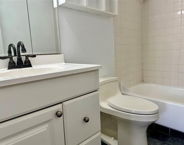 946 Lake Destiny Road - Photo Thumbnail 10