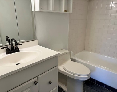 946 Lake Destiny Road - Photo Thumbnail 11