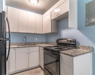 1207 W Cypress Street - Photo Thumbnail 5