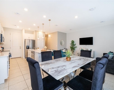 1013 Plantation Lane - Photo Thumbnail 7