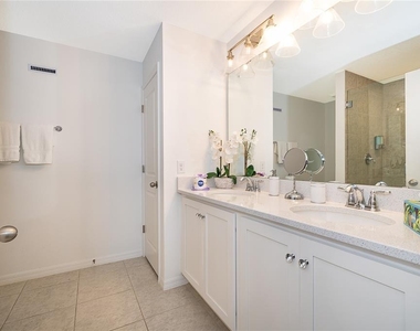 1013 Plantation Lane - Photo Thumbnail 17