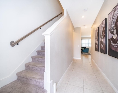 1013 Plantation Lane - Photo Thumbnail 2