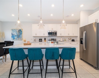 1013 Plantation Lane - Photo Thumbnail 9
