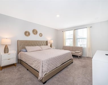 1013 Plantation Lane - Photo Thumbnail 15