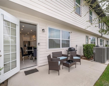1013 Plantation Lane - Photo Thumbnail 23