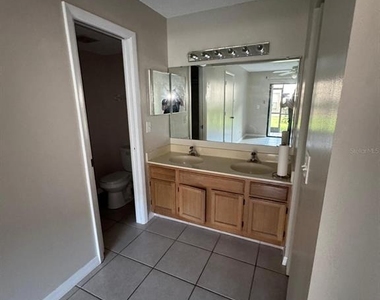 2416 Se Garden Terrace - Photo Thumbnail 7