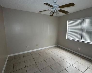2416 Se Garden Terrace - Photo Thumbnail 11