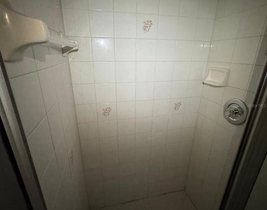 2416 Se Garden Terrace - Photo Thumbnail 8