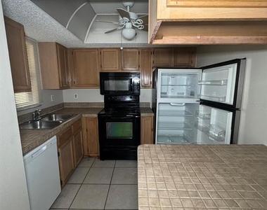 2416 Se Garden Terrace - Photo Thumbnail 2