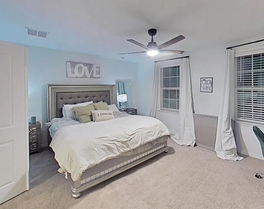 2138 Derwent Drive - Photo Thumbnail 4