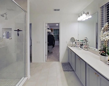 2138 Derwent Drive - Photo Thumbnail 9