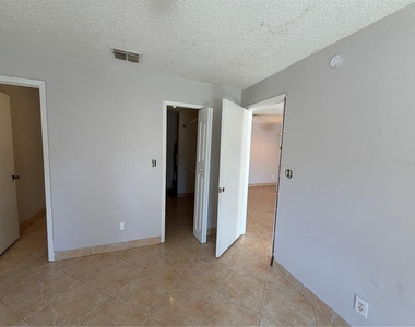 5225 Via Hacienda Circle - Photo Thumbnail 4