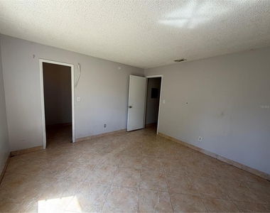 5225 Via Hacienda Circle - Photo Thumbnail 7