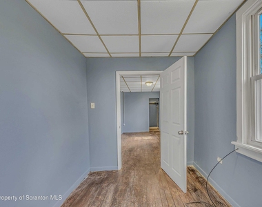 1019 S Webster Avenue - Photo Thumbnail 6