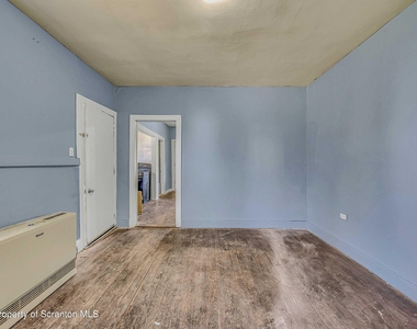 1019 S Webster Avenue - Photo Thumbnail 9
