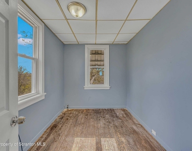 1019 S Webster Avenue - Photo Thumbnail 5