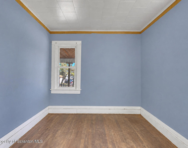 1019 S Webster Avenue - Photo Thumbnail 11