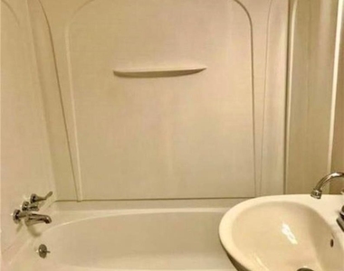 121 E Union Street - Photo Thumbnail 4