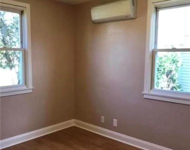 121 E Union Street - Photo Thumbnail 3