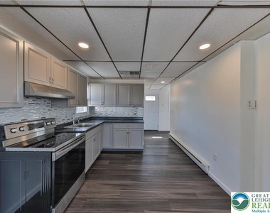 1130 Pembroke Road - Photo Thumbnail 11