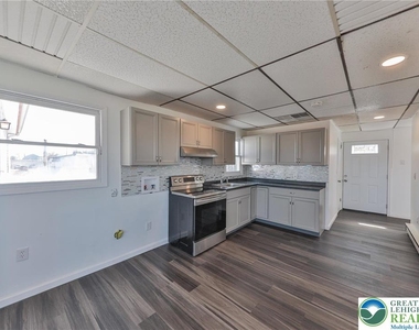 1130 Pembroke Road - Photo Thumbnail 12