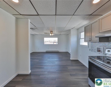 1130 Pembroke Road - Photo Thumbnail 9