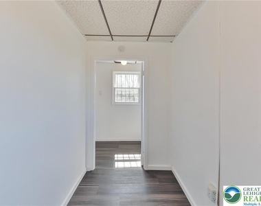 1130 Pembroke Road - Photo Thumbnail 8