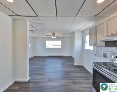 1130 Pembroke Road - Photo Thumbnail 3