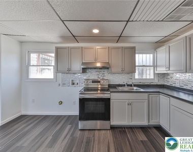 1130 Pembroke Road - Photo Thumbnail 10