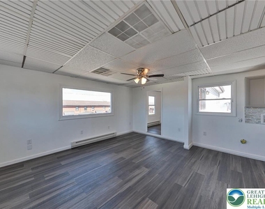 1130 Pembroke Road - Photo Thumbnail 14
