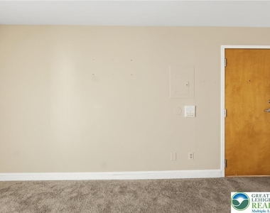 79 W Market Street - Photo Thumbnail 6