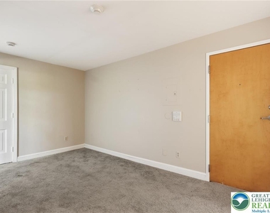 79 W Market Street - Photo Thumbnail 8