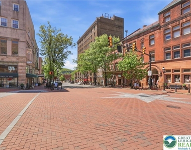 79 W Market Street - Photo Thumbnail 37