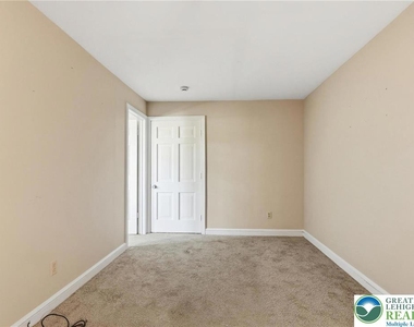 79 W Market Street - Photo Thumbnail 5