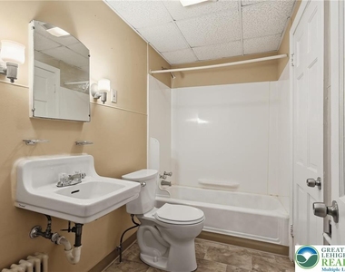 79 W Market Street - Photo Thumbnail 21