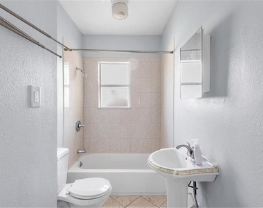 811 W Amelia Avenue - Photo Thumbnail 6