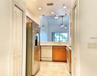 915 Fairwaycove Lane - Photo Thumbnail 2