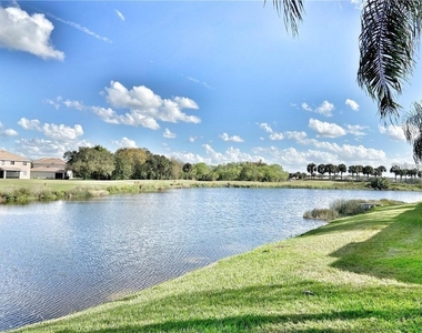 915 Fairwaycove Lane - Photo Thumbnail 24