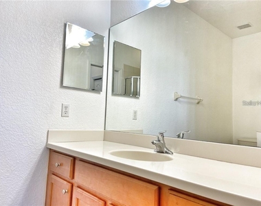 915 Fairwaycove Lane - Photo Thumbnail 16